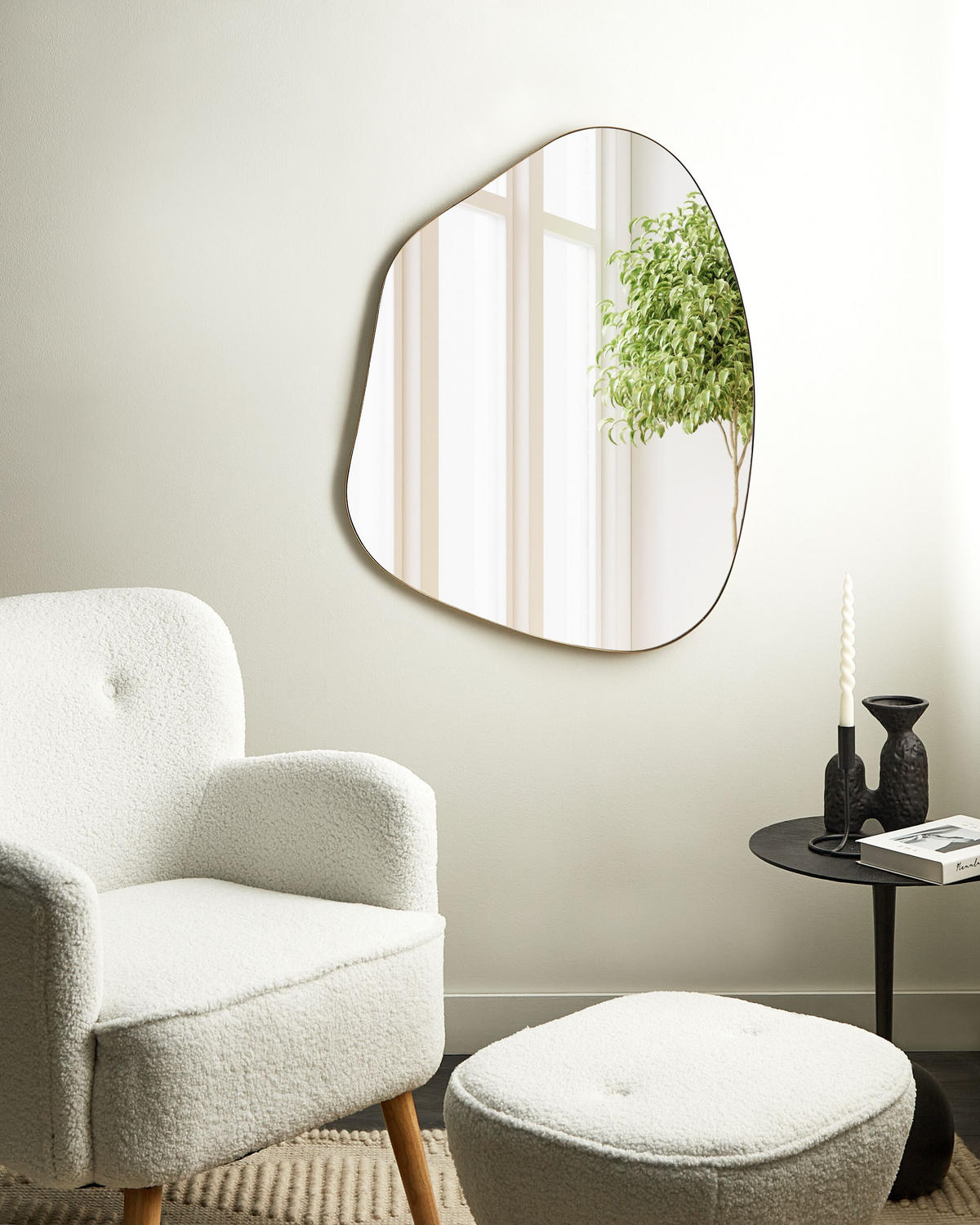 WANDSPIEGEL Metall gold asymmetrisch 70/92 cm Puteaux - Goldfarben, Metall (70/92/3cm) - Beliani