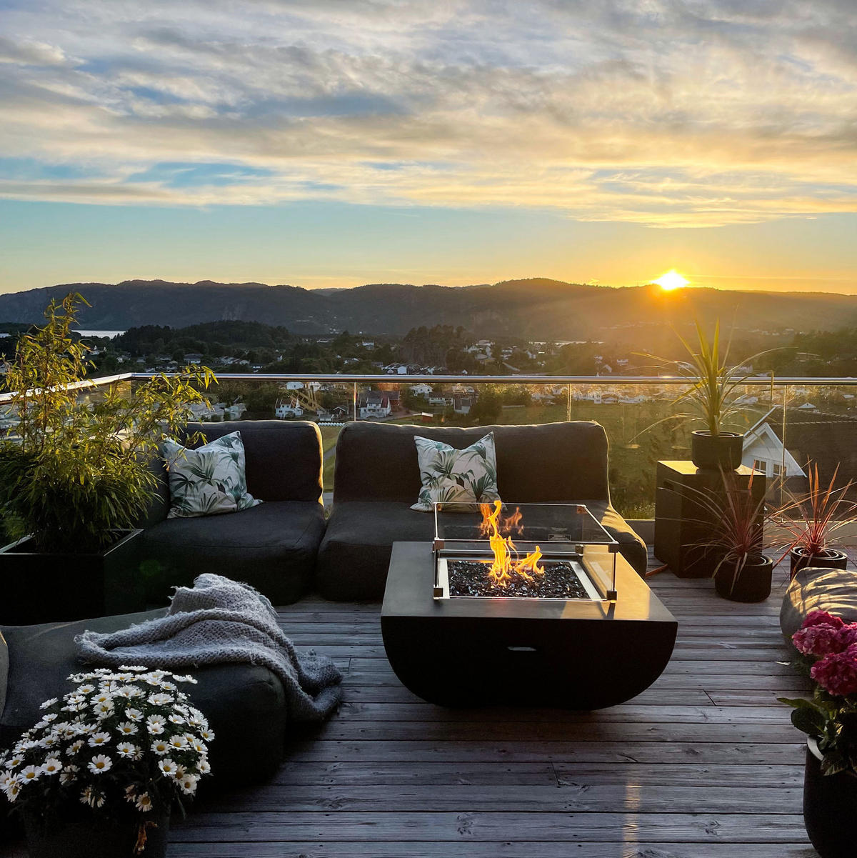 FEUERTISCH Aurora Gasfeuerstelle aus GF-Beton 87/87/36 cm - Schwarz, Naturmaterialien (86/36/86cm) - Elementi