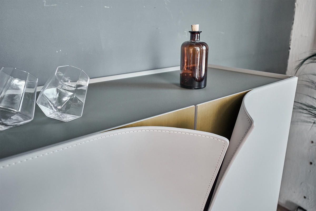 HIGHBOARD EMMA Grau Holz - Messingfarben/Braun, Holzwerkstoff/Metall (100/120/42cm) - KAWOLA