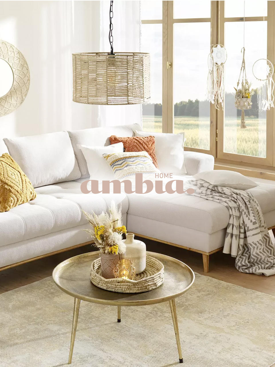 Couchtisch rund, goldfarben im Wohnzimmer von Ambia Home