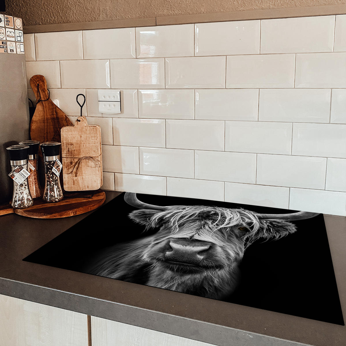 HERDABDECKPLATTE Schottischer Highlander - Hörner - Schwarz - Weiß - Kuh - Wild - Tiere Herdabdeckung Induktionsfeld 75x52 cm - Schwarz, Kunststoff (75/52/0.2cm) - MuchoWow