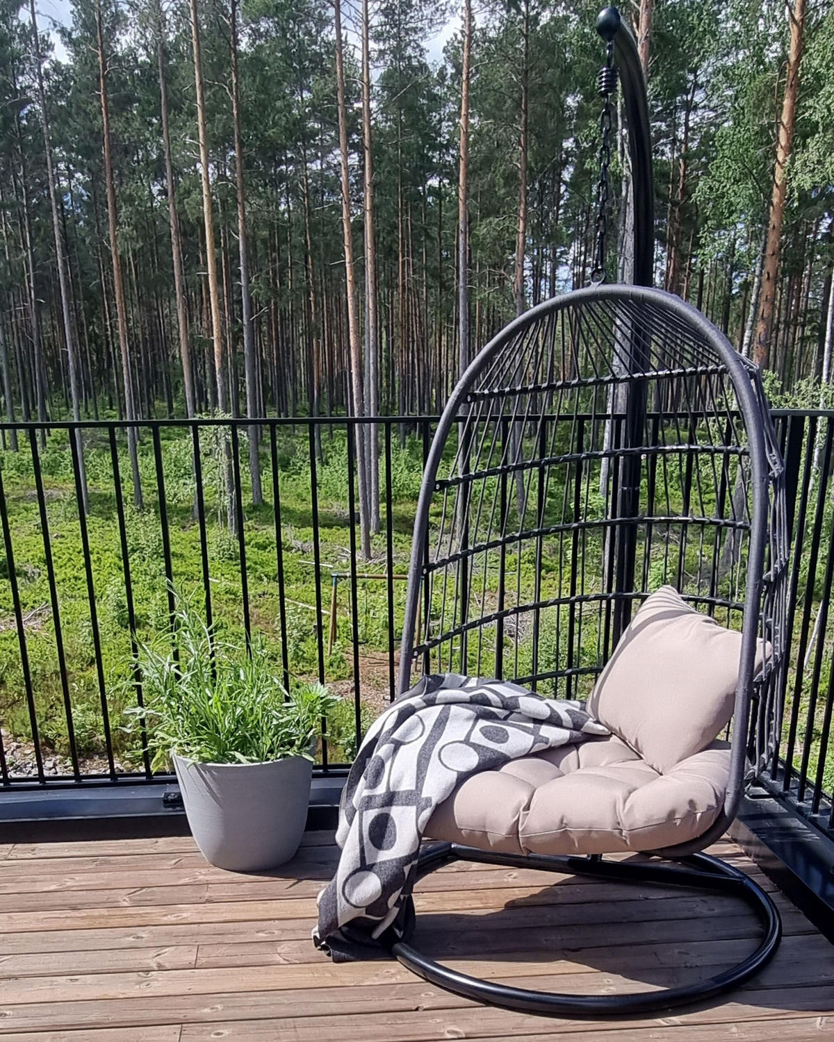 ZÁVĚSNÉ KŘESLO s rámem Flechtseil černé 102 cm Allera - černá, textil (102/199/102cm) - Beliani