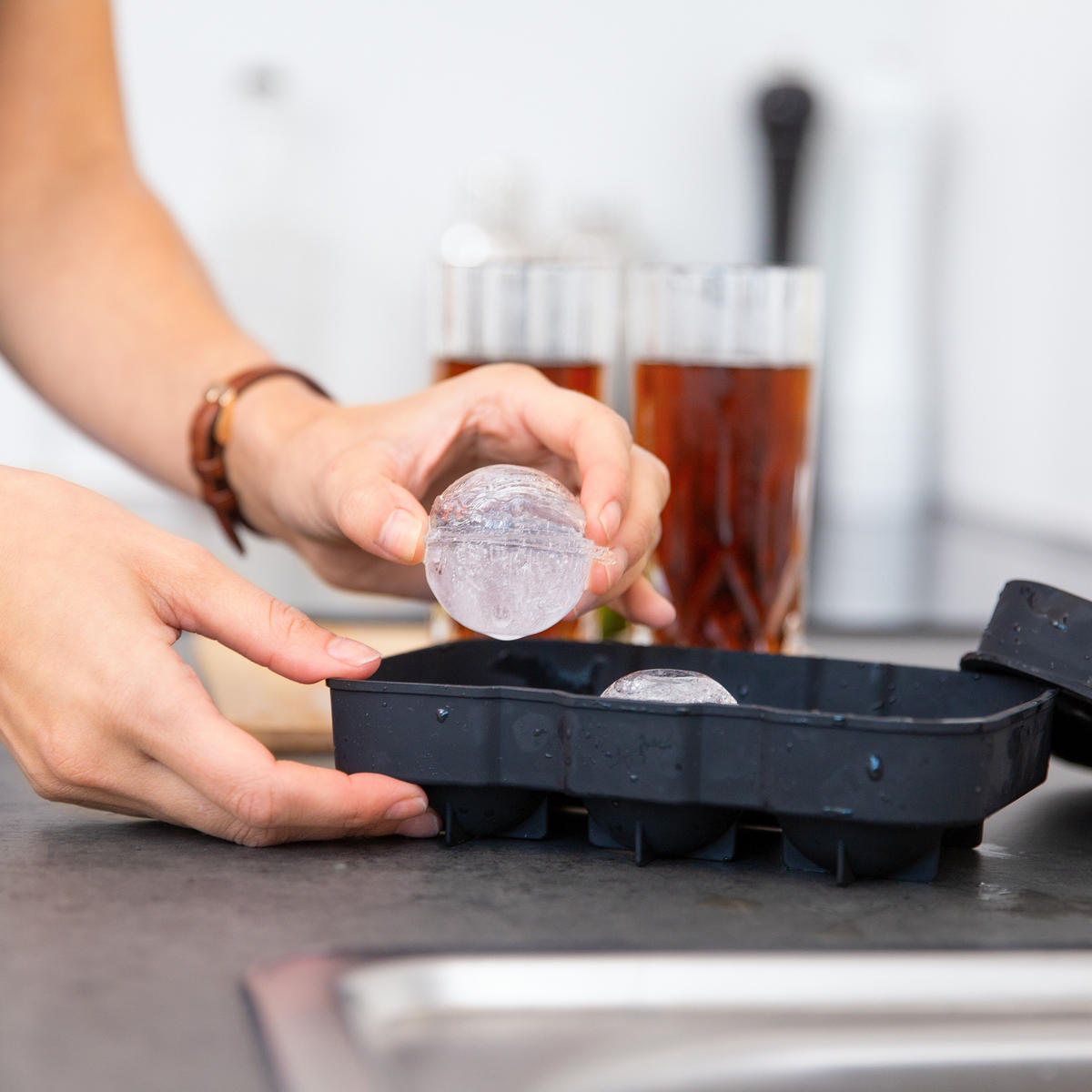 EISKUGELFORM - Schwarz, Kunststoff (18/5/13cm) - Relaxdays