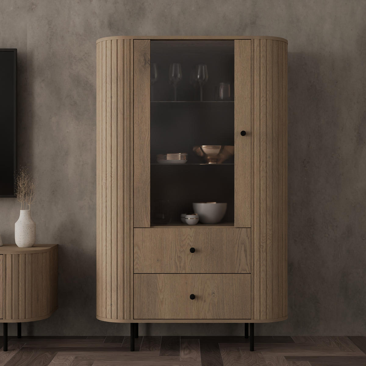 VITRINE Olivia 97 cm, mit Glastüren, 2 Schubladen und geriffeltem Design, eiche sonoma und schwarzfarbenen Metallfüßen - Sonoma Eiche, Metall (97/155/43cm) - Margaret Hadas24