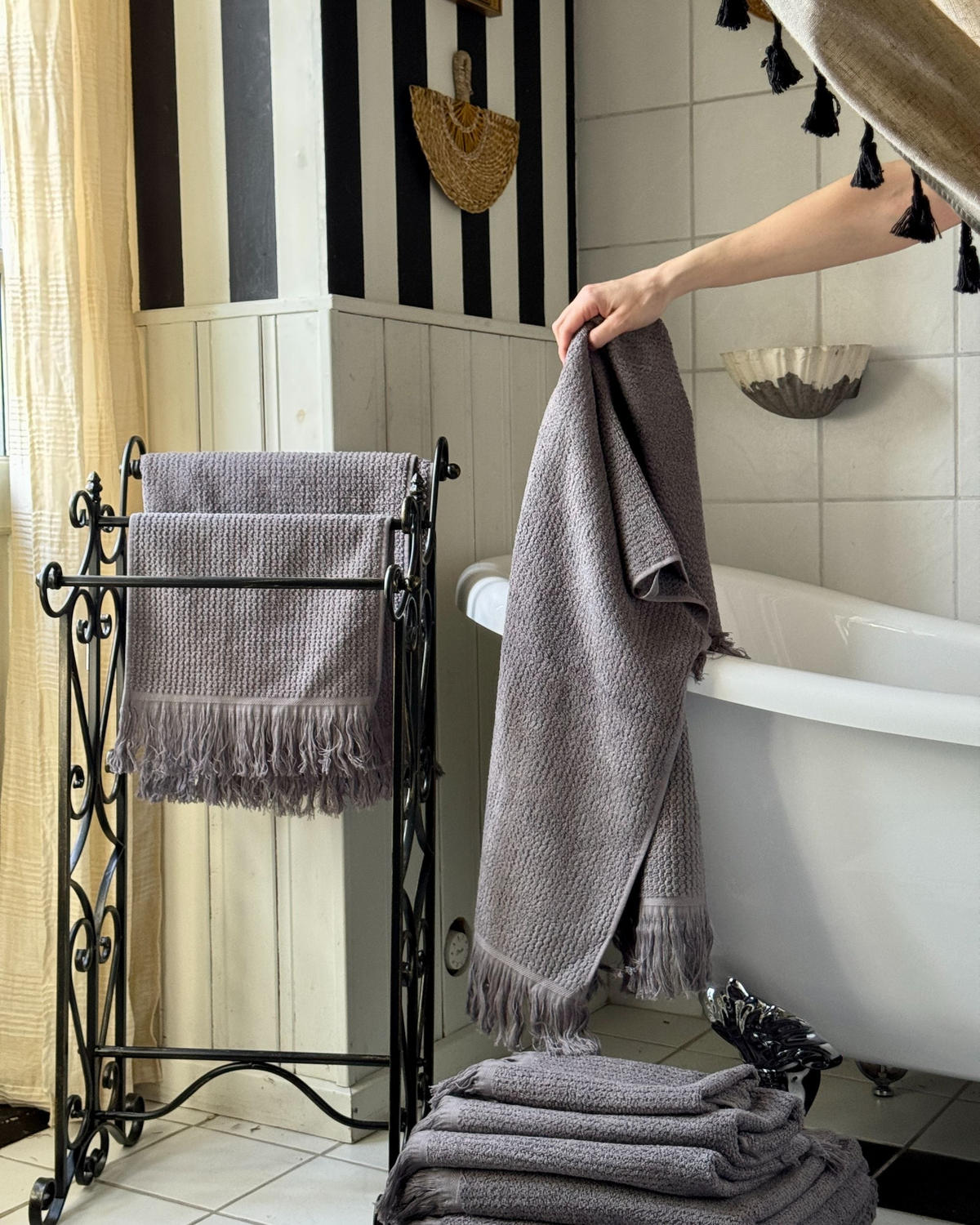 HANDTUCHSTÄNDER Antik Optik schwarz 45 x 90 cm Chillan - Schwarz, Metall (27/90/34cm) - Beliani