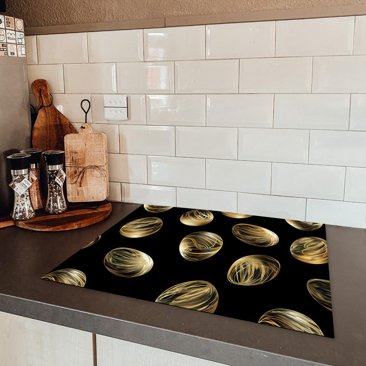 HERDABDECKPLATTE Eier - Gold - Muster Herdabdeckung Induktionsfeld 65x52 cm - Schwarz, Kunststoff (65/52/0.2cm) - MuchoWow