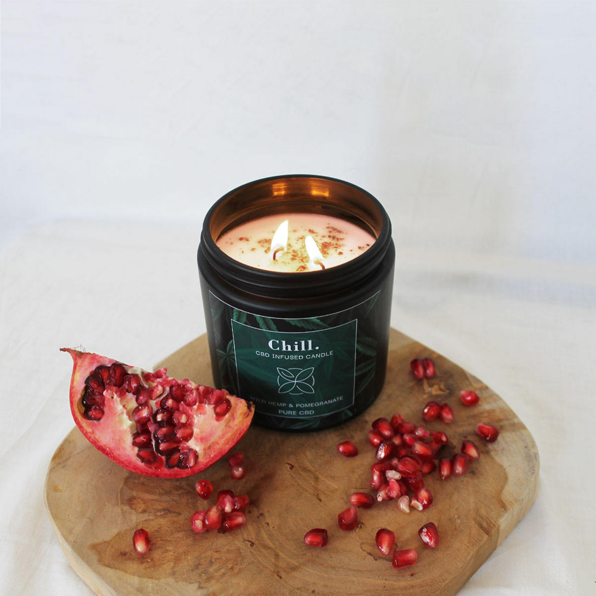 C.B.D. Duftkerze - Dunkelgrün, Glas/Naturmaterialen (9.5cm)