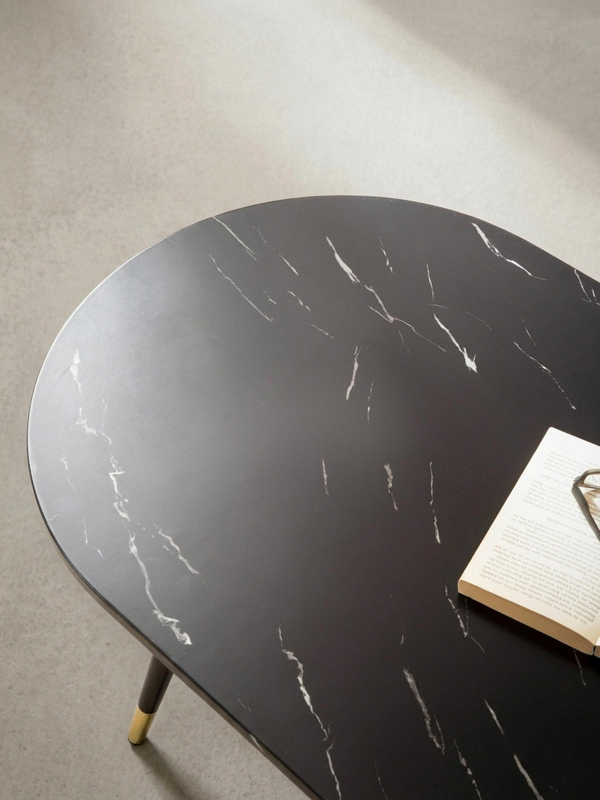 COUCHTISCH oval in Marmor-Optik – mit Metallgestell im modernen Design, Schwarz 120x60x42 cm - Goldfarben/Schwarz, Holzwerkstoff/Metall (60/120/42cm) - KADIMA DESIGN