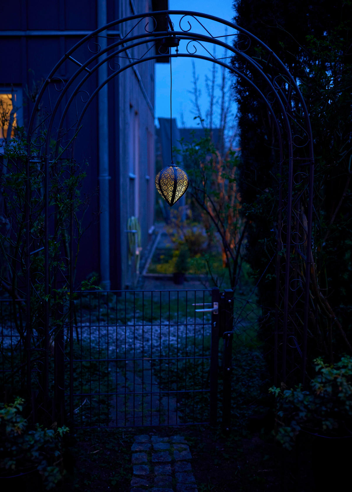 LED-SOLAR-HÄNGELEUCHTE - wetterfest mit Dämmerungssensor und Schattenspiel für Garten und Terrasse, Schwarz, 1er-Set - Schwarz, Metall (15.5/15.5/76cm) - Northpoint