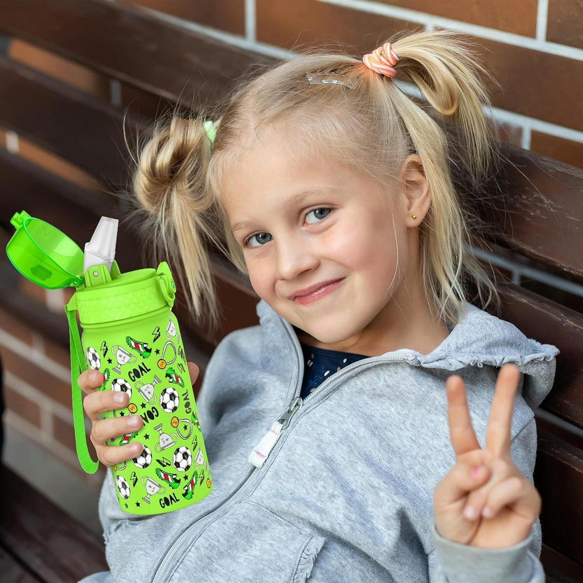 KINDER Trinkflasche mit Strohhalm 420 ml Edelstahl isoliert grün Fußball - Grün, Metall (7.5/7.5cm)