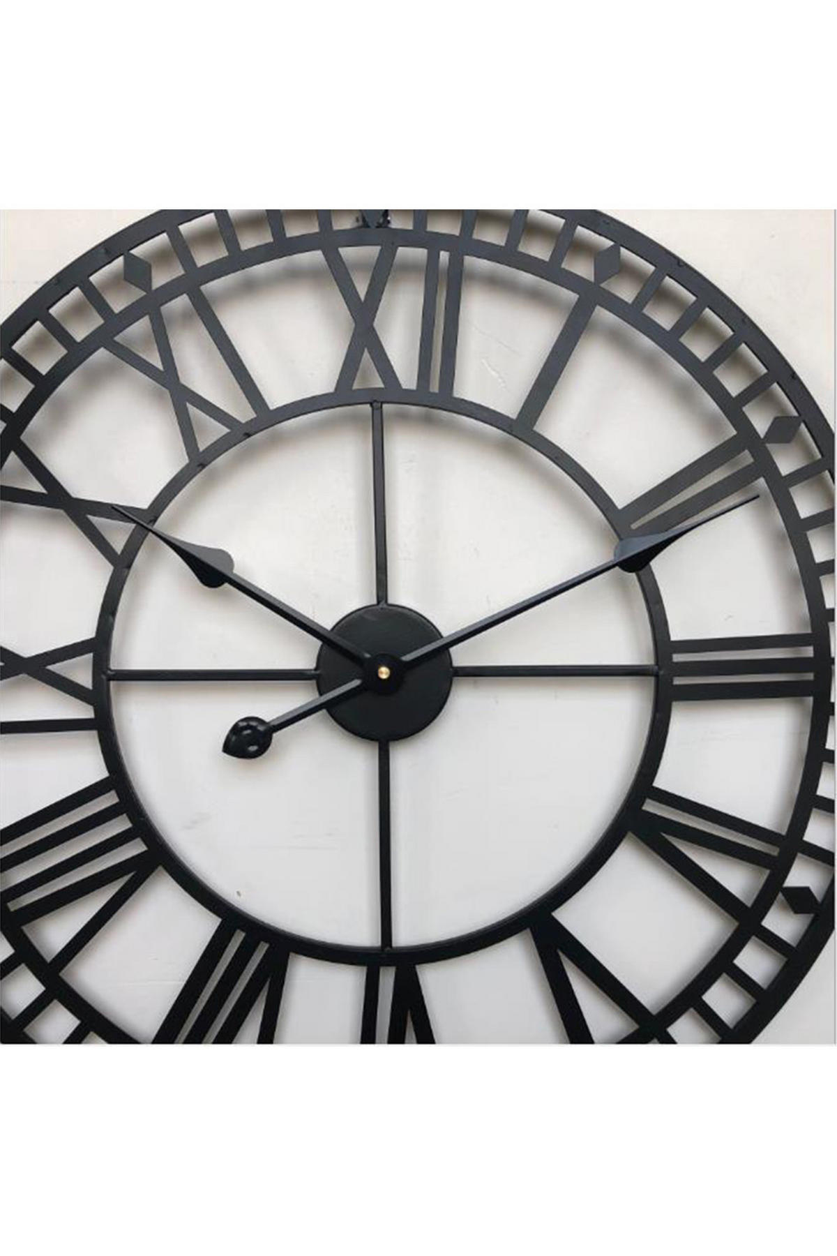 WANDUHR aus Eisen in Schwarz 40 cm Durchmesser Römischen-Ziffern Leises Uhrwerk Präzise Zeitanzeige Vielseitig kombinierbar - Schwarz, Metall (40/1/40cm) - Livingandhome