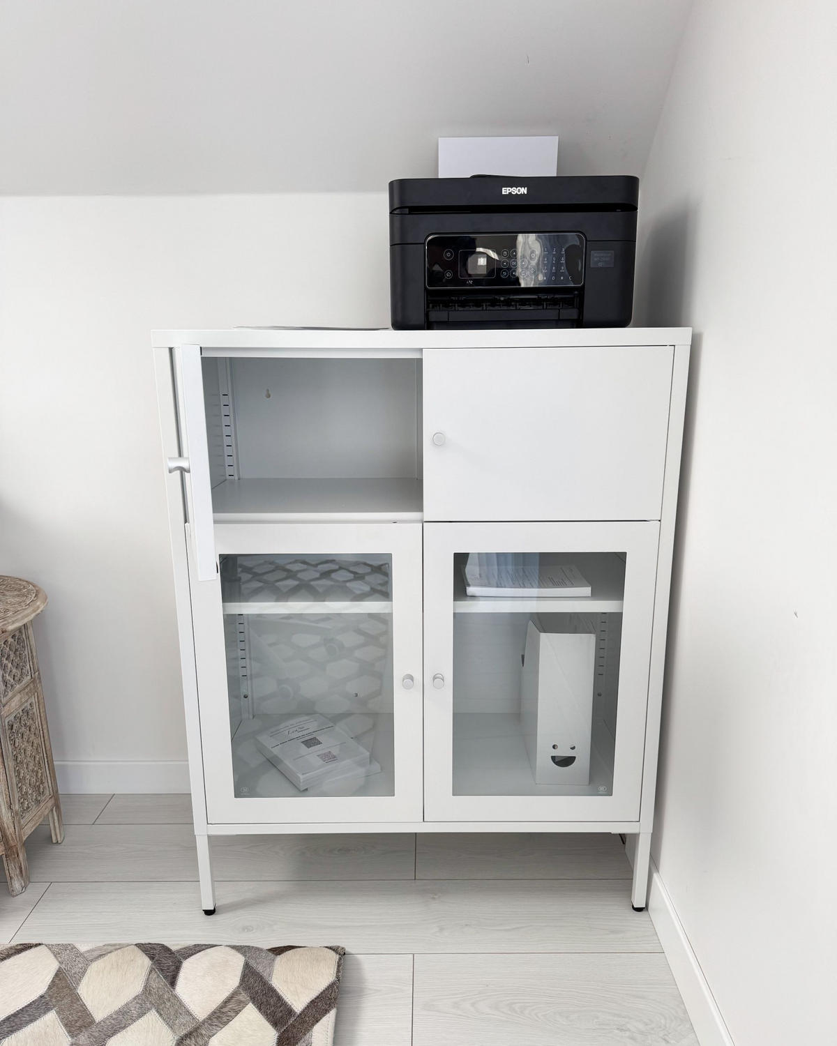 SIDEBOARD mit Glastüren Metall 80 cm Weiß Esholt - Weiß, Metall (80/102/40cm) - Beliani