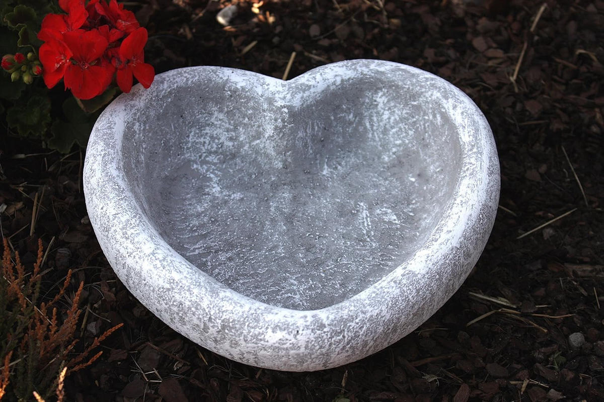 VOGELTRÄNKE Herz aus massiven Steinguss, frostfest - Grau, Stein (27/8/27cm) - stoneandstyle