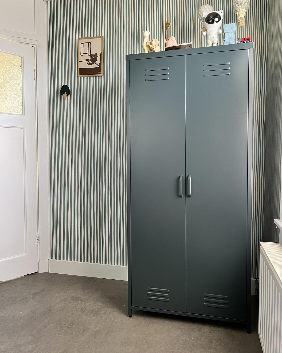 GARDEROBENSCHRANK Stahl dunkelgrau matt 4 Fächer Varna - Grau, Metall (76/171/50cm) - Beliani