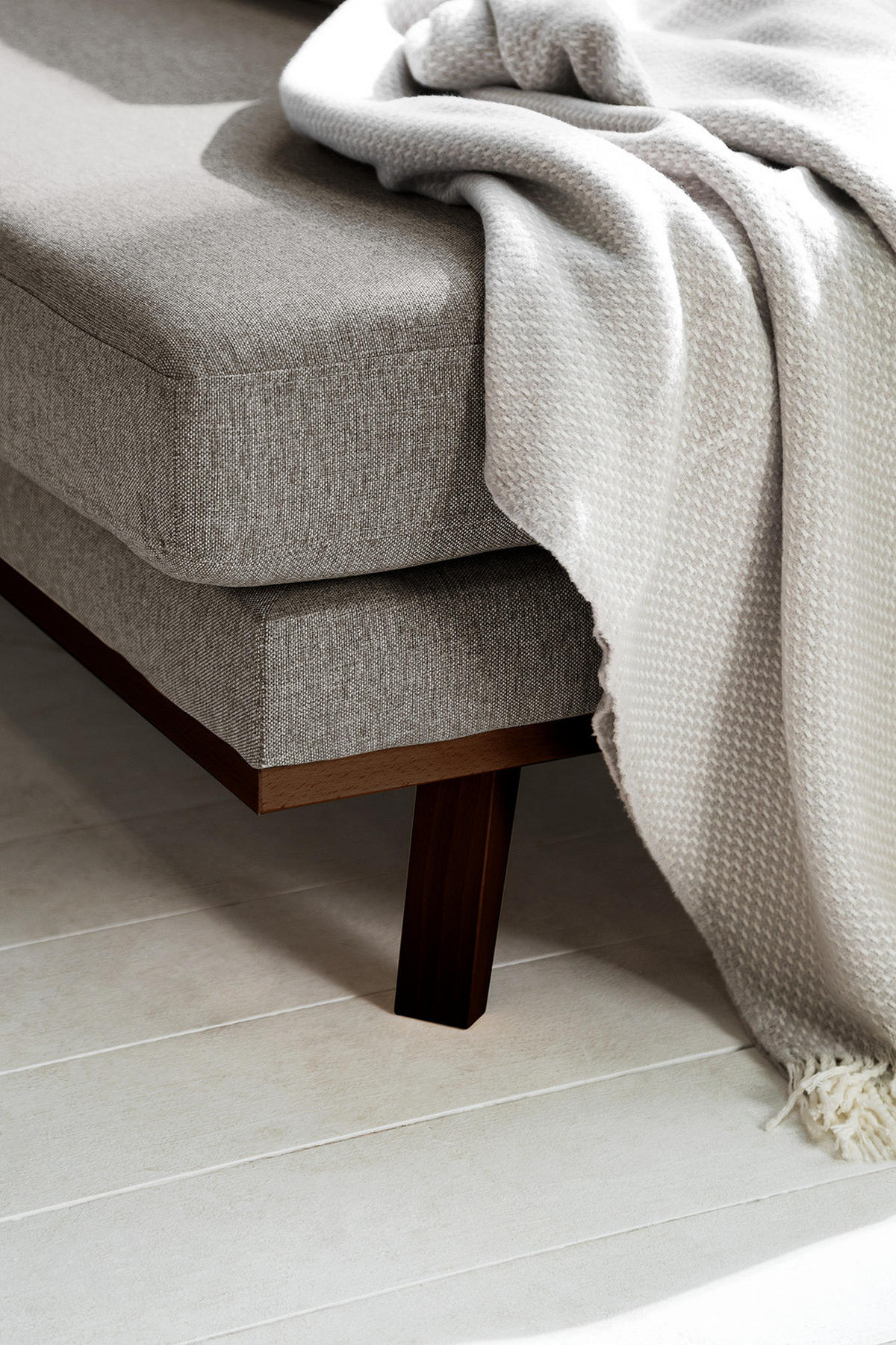 WOHNLANDSCHAFT mit Longchair - Graubraun/Buchefarben, Buchenholz/Textil (371/81/219cm) - home24