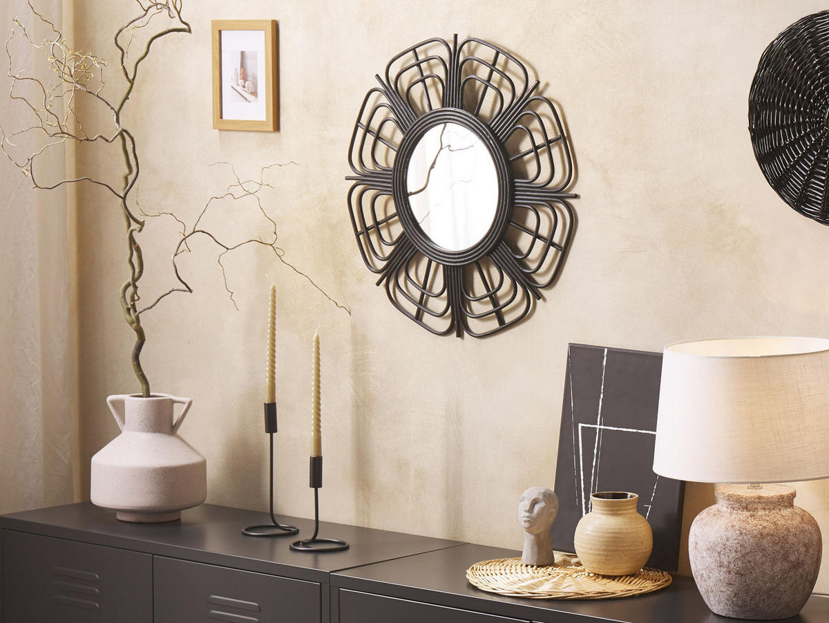 WANDSPIEGEL Rattan schwarz Sonnenform 60 cm Pasaku - Schwarz, Naturmaterialien (60/60/1cm) - Beliani