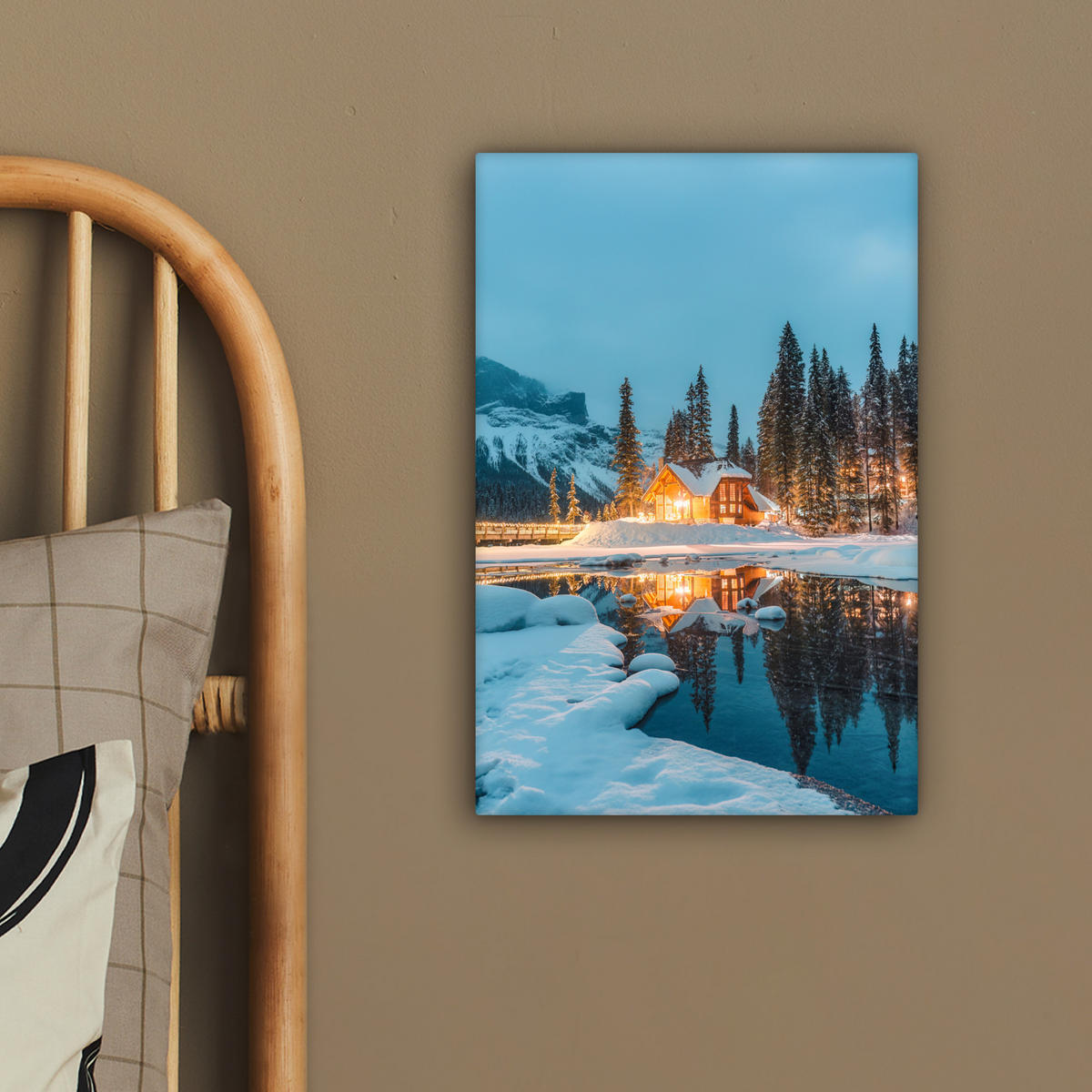 LEINWANDBILD Winterlandschaft - Natur - Haus - Berge - Schnee 20x30 cm - Hellblau, Textil (20/30cm) - MuchoWow