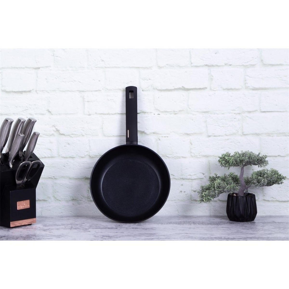 TITAN-BRATPFANNE 24 cm Monaco 35556 - Schwarz, Metall (24cm) - Berlinger Haus