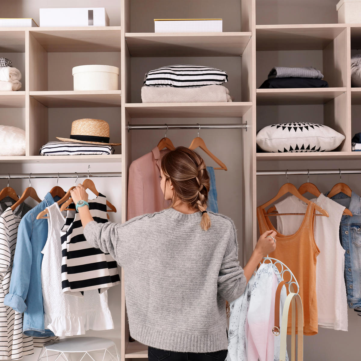 DRŽIAK na šály - sivá, kov/plast (38/24.5/0.6cm) - Relaxdays