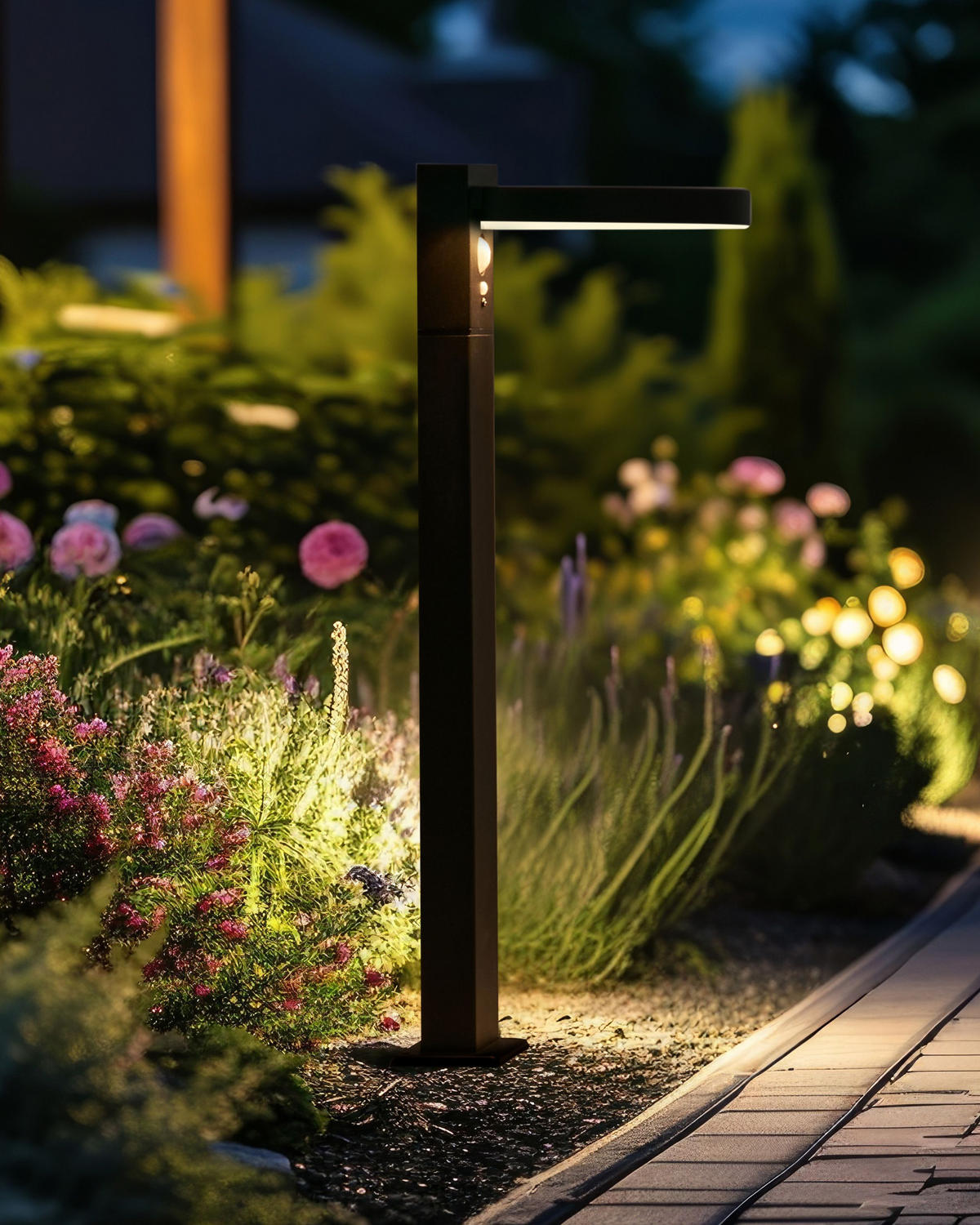 SOLAR-LED-POLLERLEUCHTE Schwarz Parkers - Schwarz, Metall (19/19/50cm) - Beliani