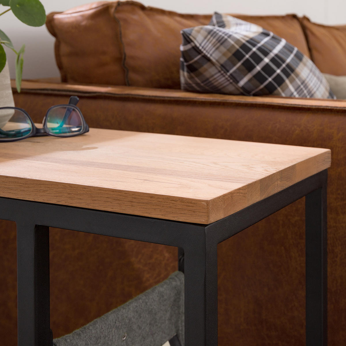 BEISTELLTISCH mit Ablage - Eiche massiv / Eisen - Eiche / Schwarz - Schwarz/Braun, Holz/Metall (30/50/60cm) - home24