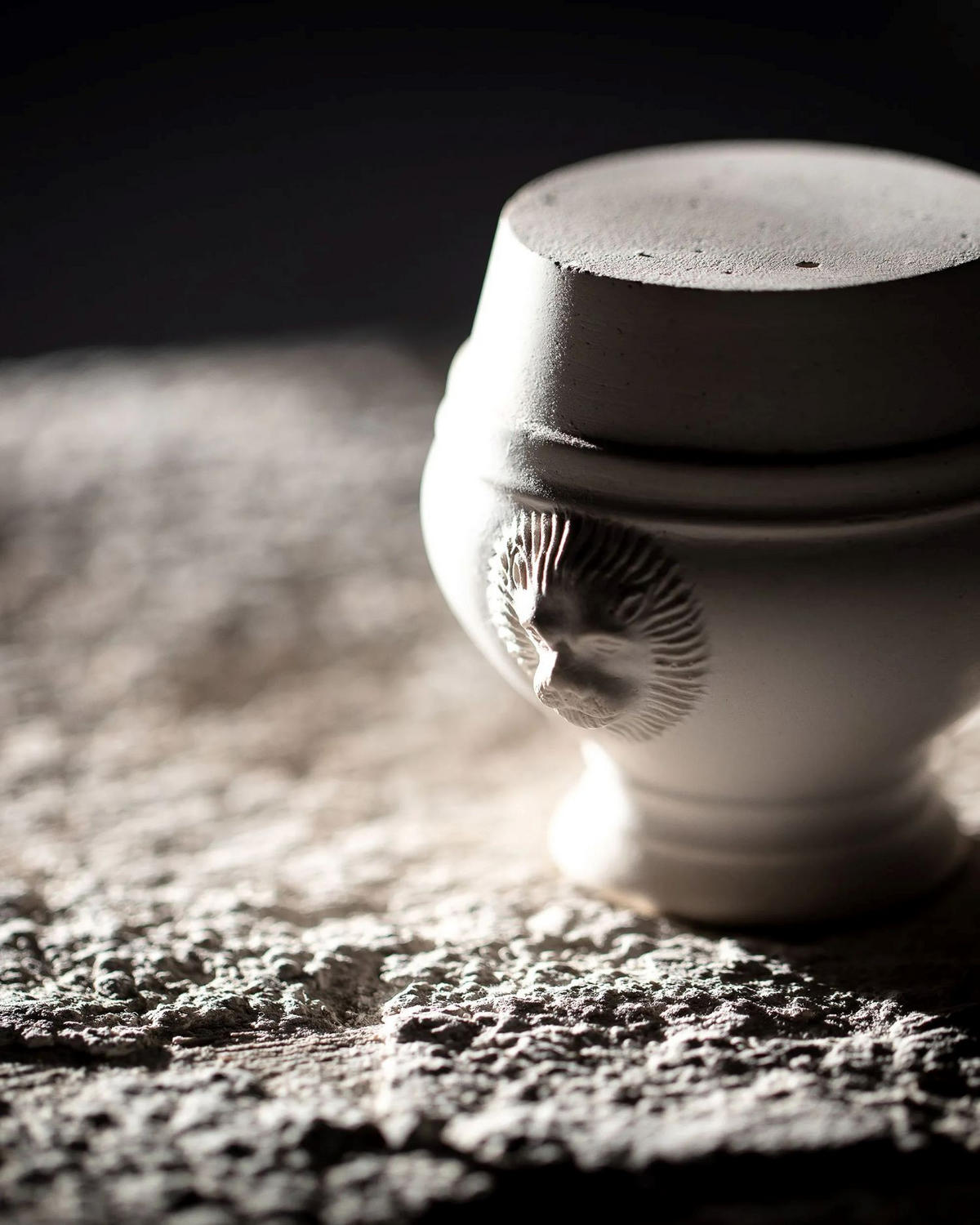 LOEWENKOPF-SUPPENSCHUESSEL Weiss 25 cl - Weiß, Keramik (10.4cm) - Revol Porcelaine France