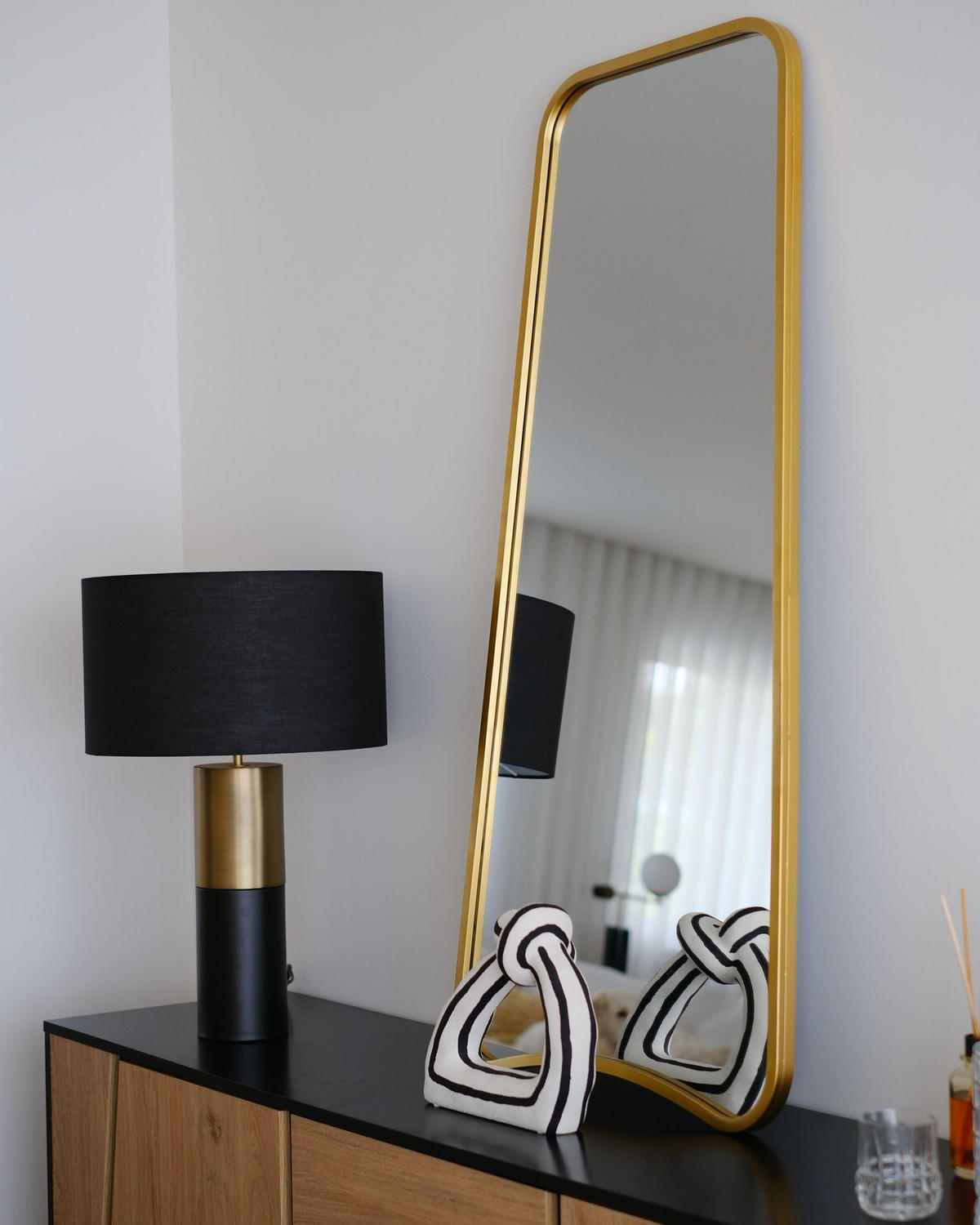 NÁSTĚNNÉ ZRCADLO Kov zlaté 58/122 cm Levet - zlatá, kov (58/122/3cm) - Beliani