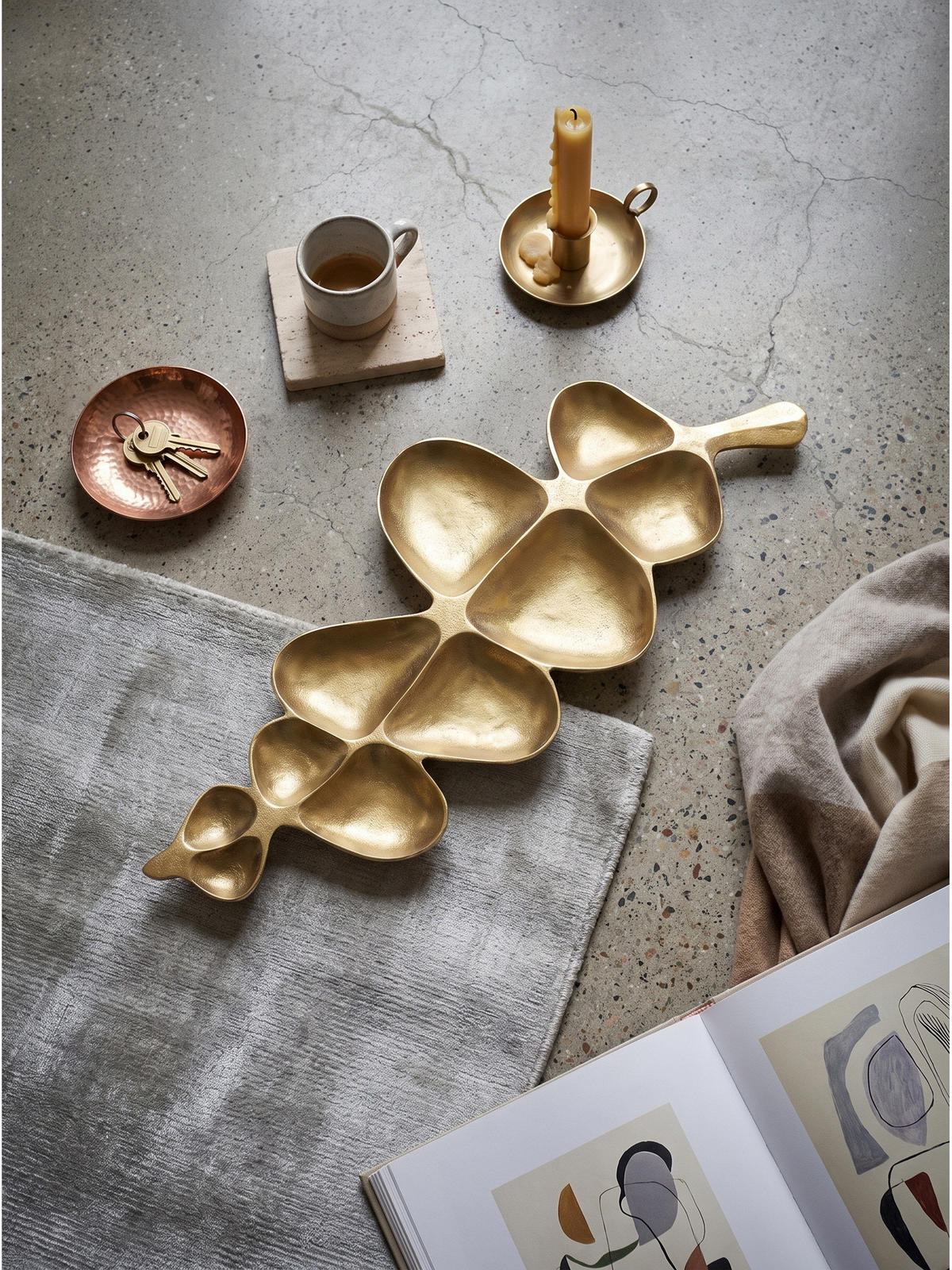 DEKOSCHALE NUMANA, Aluminium, handgefertigt, Gold, 60,5 x 17,5 x 3 cm - Goldfarben, Metall (3cm) - KADIMA DESIGN