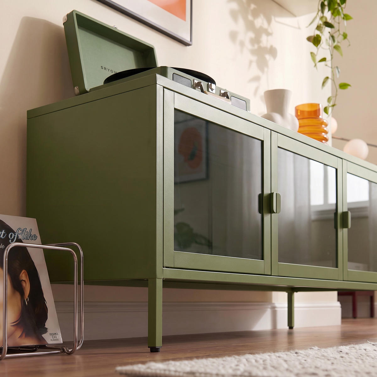 TV-STÄNDER Metall industriell EZRA, 130 cm, 3 Türen, Olivgrün und Sicherheitsglas - Olivgrün, Metall (130/55/40cm) - Sicaan