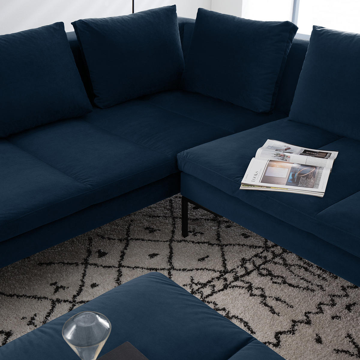 ECKSOFA mit Rundecke XL - Samt - Chromfarben/Dunkelblau, Textil/Metall (319/238cm) - home24