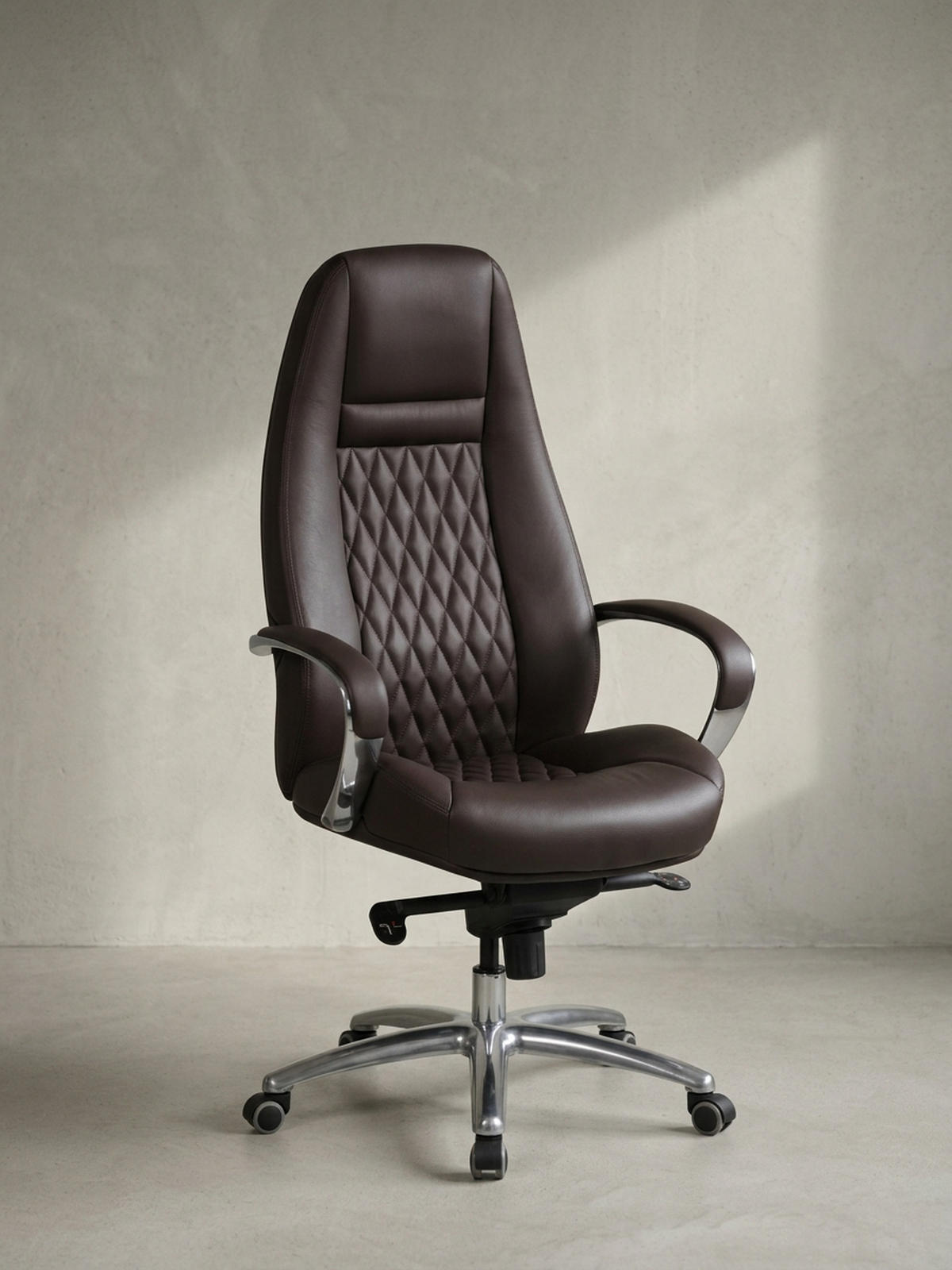 CHEFSESSEL Echtleder mit Aluminiumfußkreuz und ergonomischer Sitzform MADRID, Braun 70x68x130 cm - Silberfarben/Braun, Leder/Metall (70/130/68cm) - KADIMA DESIGN