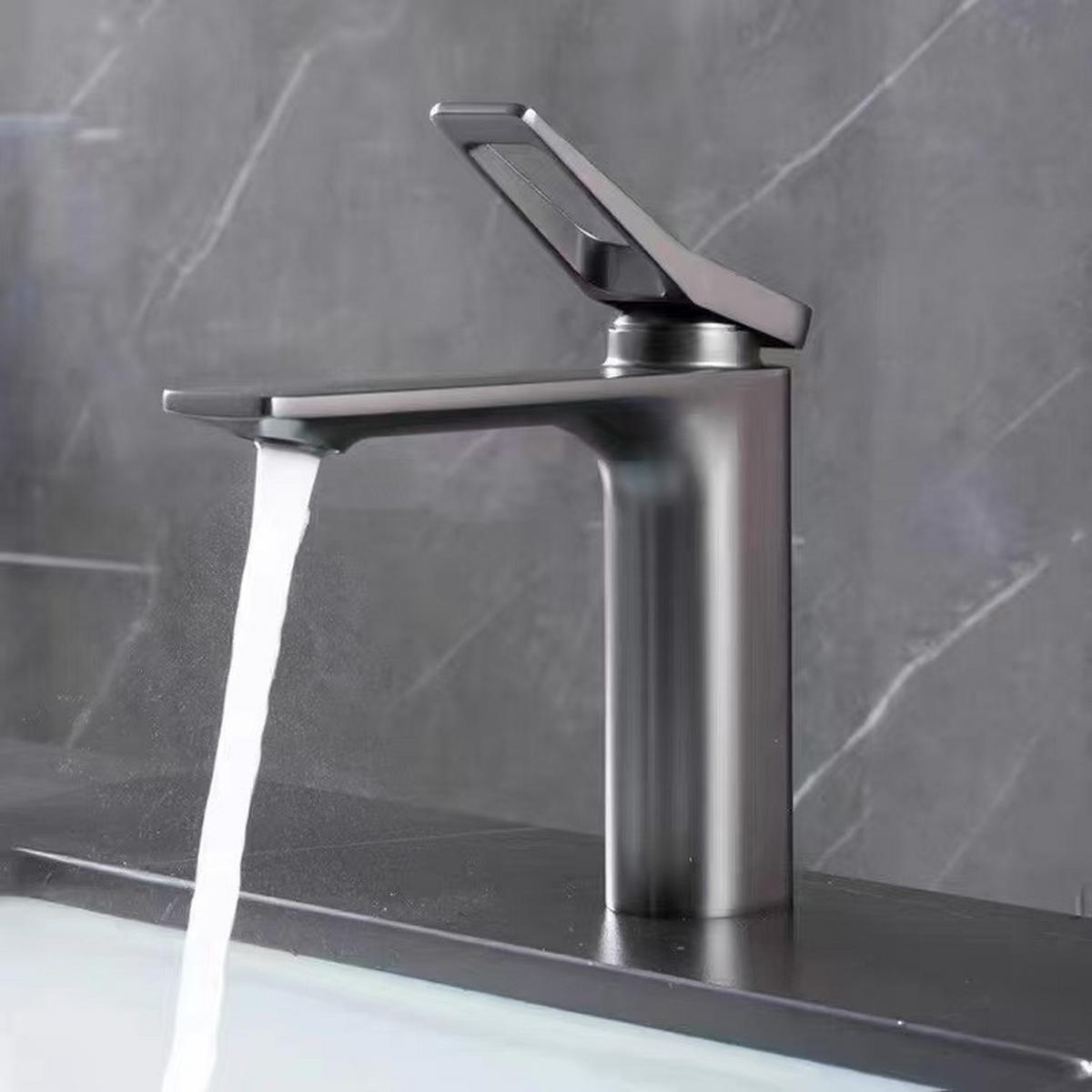 BADEZIMMERARMATUR, 195 x 150 mm, mit 60 cm Wasserrohr，Grauer - Grau, Metall (27/6/23cm) - Vallsero