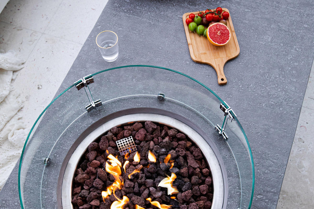 FEUERTISCH Metropolis Gasfeuerstelle aus GFRC-Beton 142/81/35 cm - Hellgrau, Naturmaterialien (81/35/142cm) - Elementi