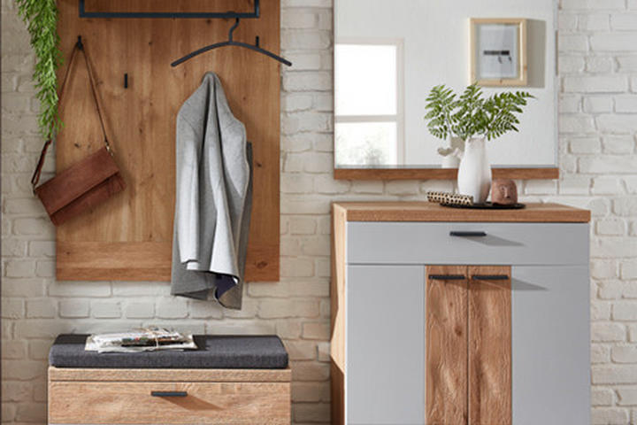 Garderobenset aus Holz