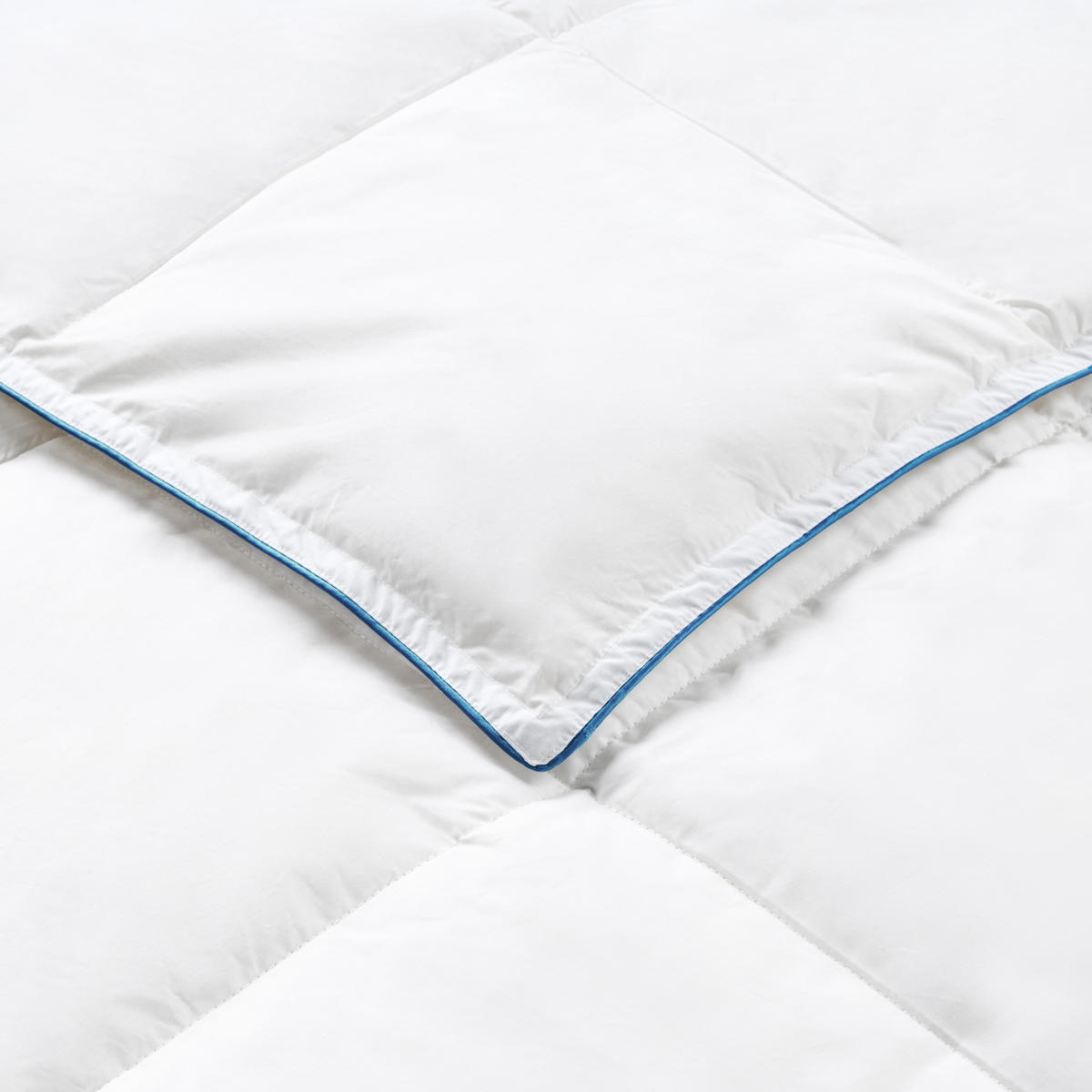 PŘIKRÝVKA Kachní peří a Prachové peří Lehká Teplá 150/200 cm Cervino - bílá, textil (150/200cm) - Beliani