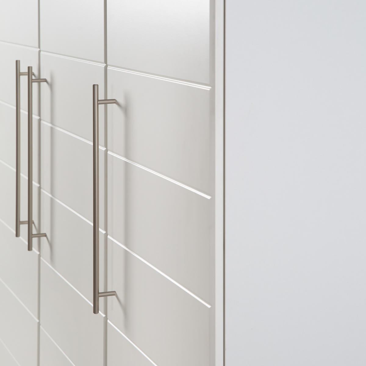 KLEIDERSCHRANK Nele - Weiß, Holzwerkstoff/Metall (136/195/51.5cm) - Roba