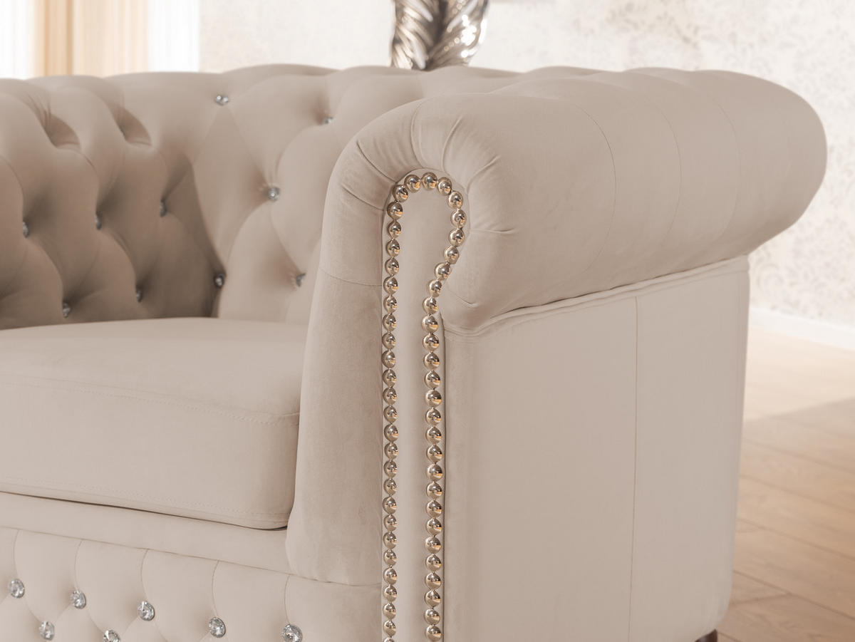 CHESTERFIELD-SESSEL Cleo Blink Beige Samt mit Kristallsteppung und braunen Massivholzfüßen - Beige/Braun, Holz/Textil (104/72/86cm) - S-Style Möbel
