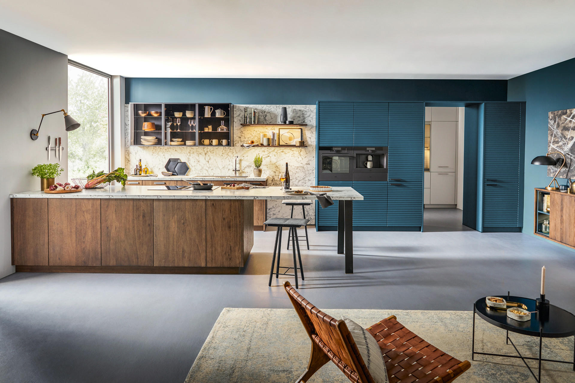 Küche mit Fronten in Petrol