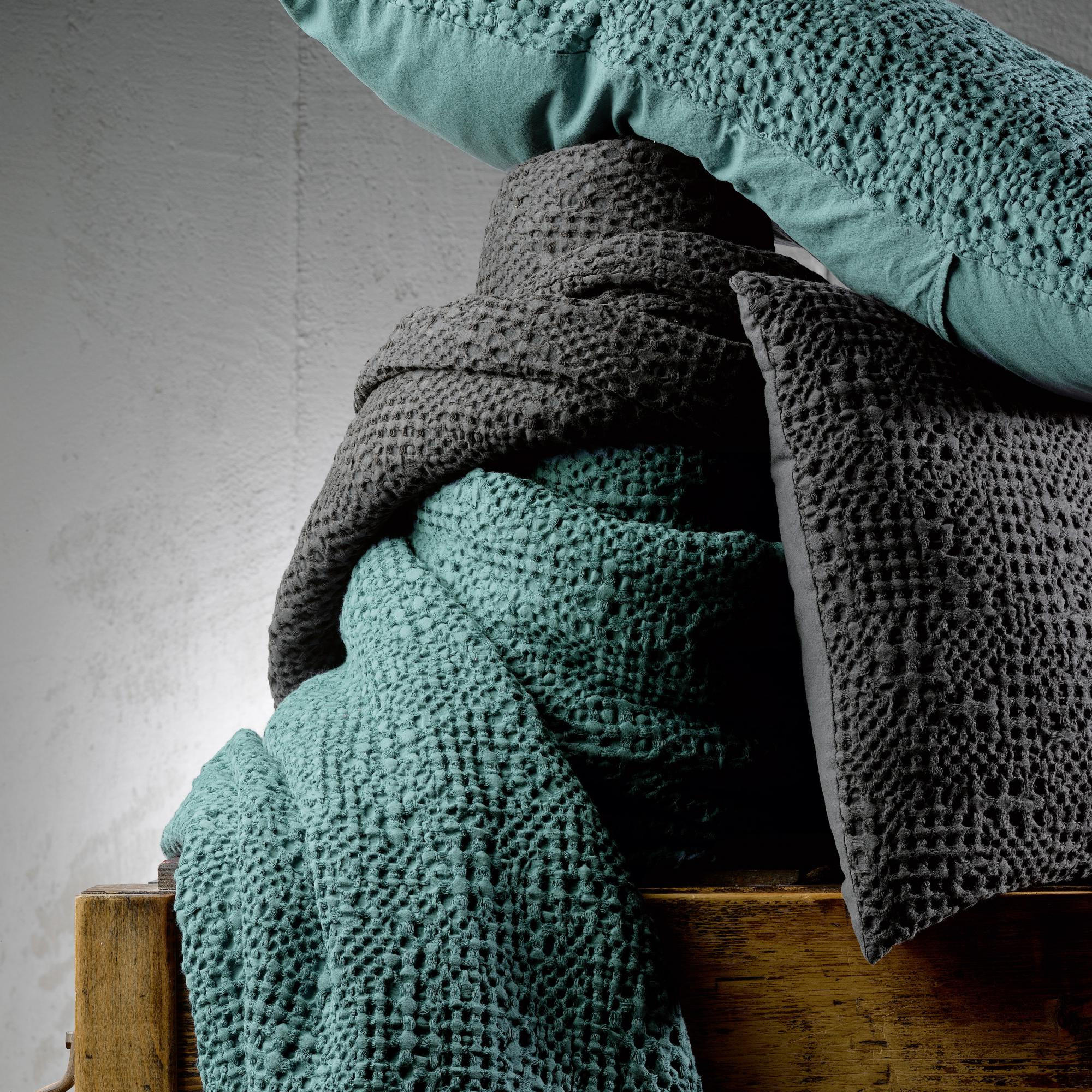 BETTÜBERWURF Tana prusse 180 x 260 cm - Blau, Textil (180/260cm) - Vivaraise