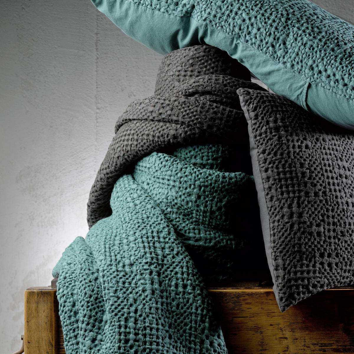 BETTÜBERWURF Tana prusse 180 x 260 cm - Dunkelgrün, Textil (180/260cm) - Vivaraise