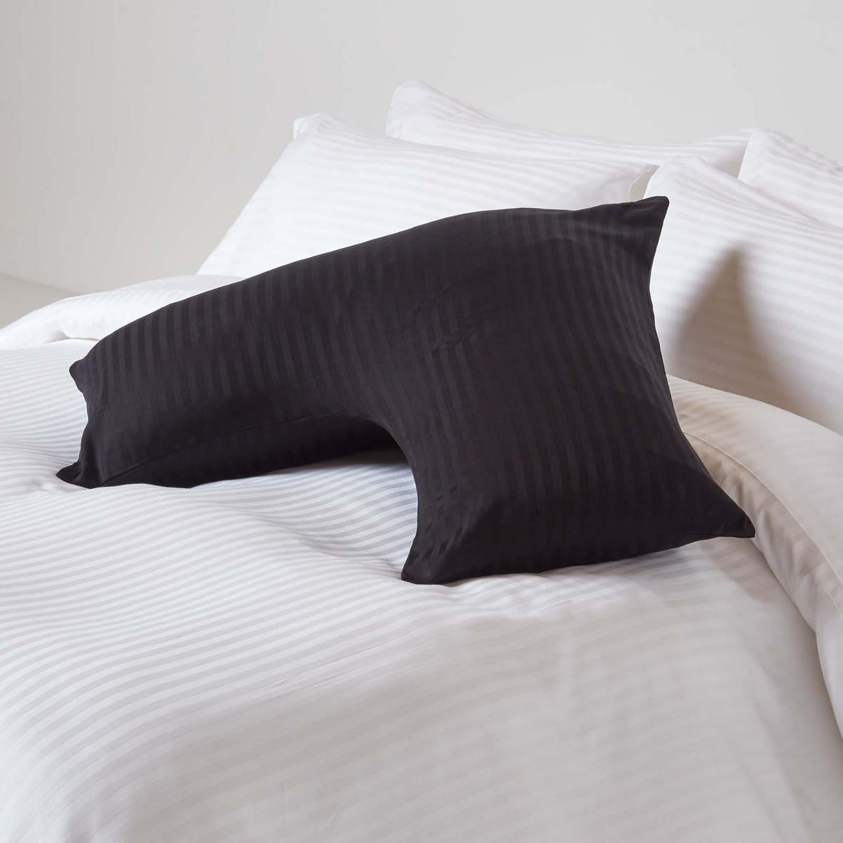 KISSENBEZUG für V-Form-Kissen, Damast-Streifen, Fadendichte 330 - Schwarz, Textil (38/76cm) - Homescapes