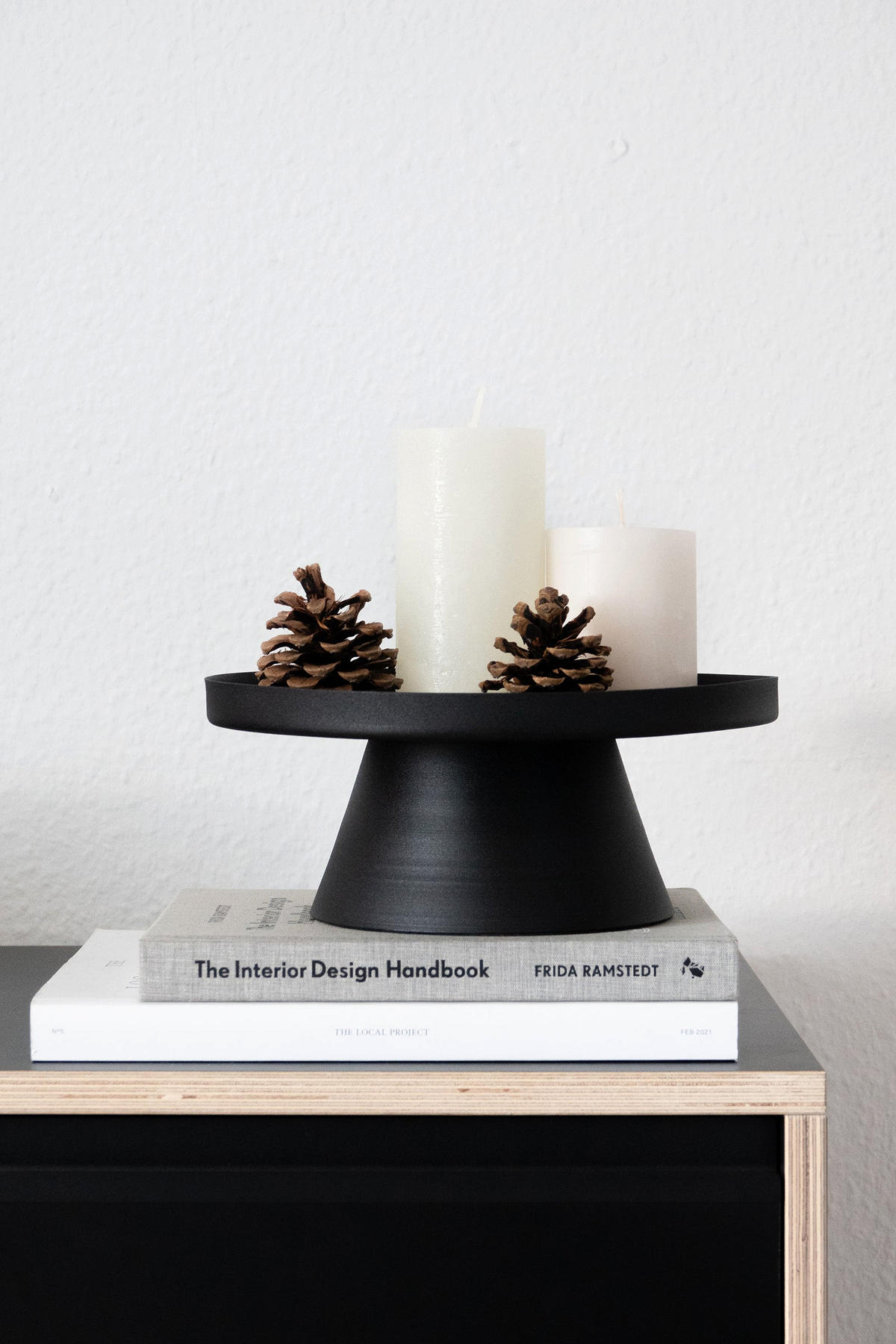 DEKOTABLETT auf Ständer Enisa in Schwarz Ø 26 cm - Schwarz, Metall (26/11cm) - LaLe Living