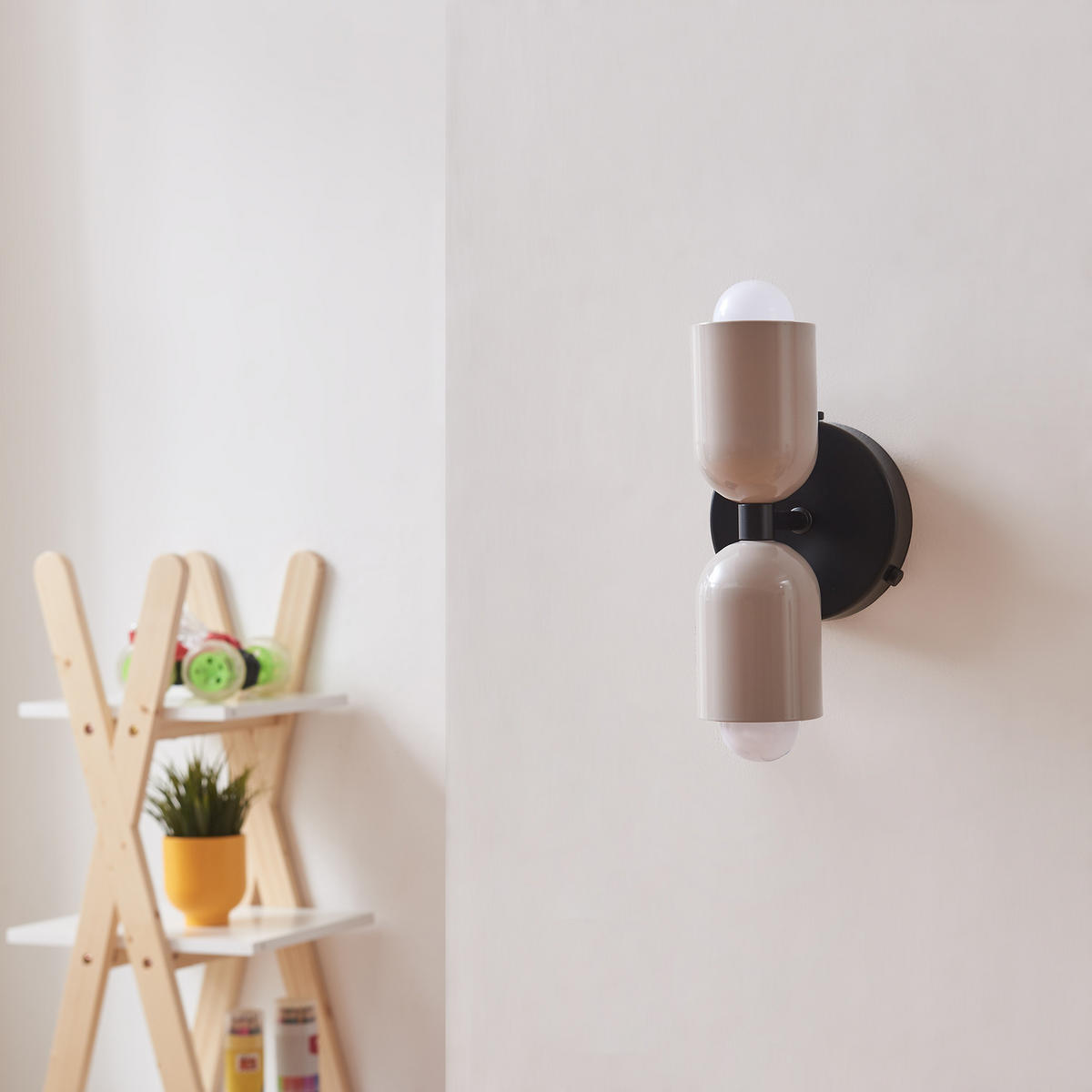 NÁSTĚNNÁ LAMPY Trorlos - bílá, kov (12/22/12cm) - lux.pro