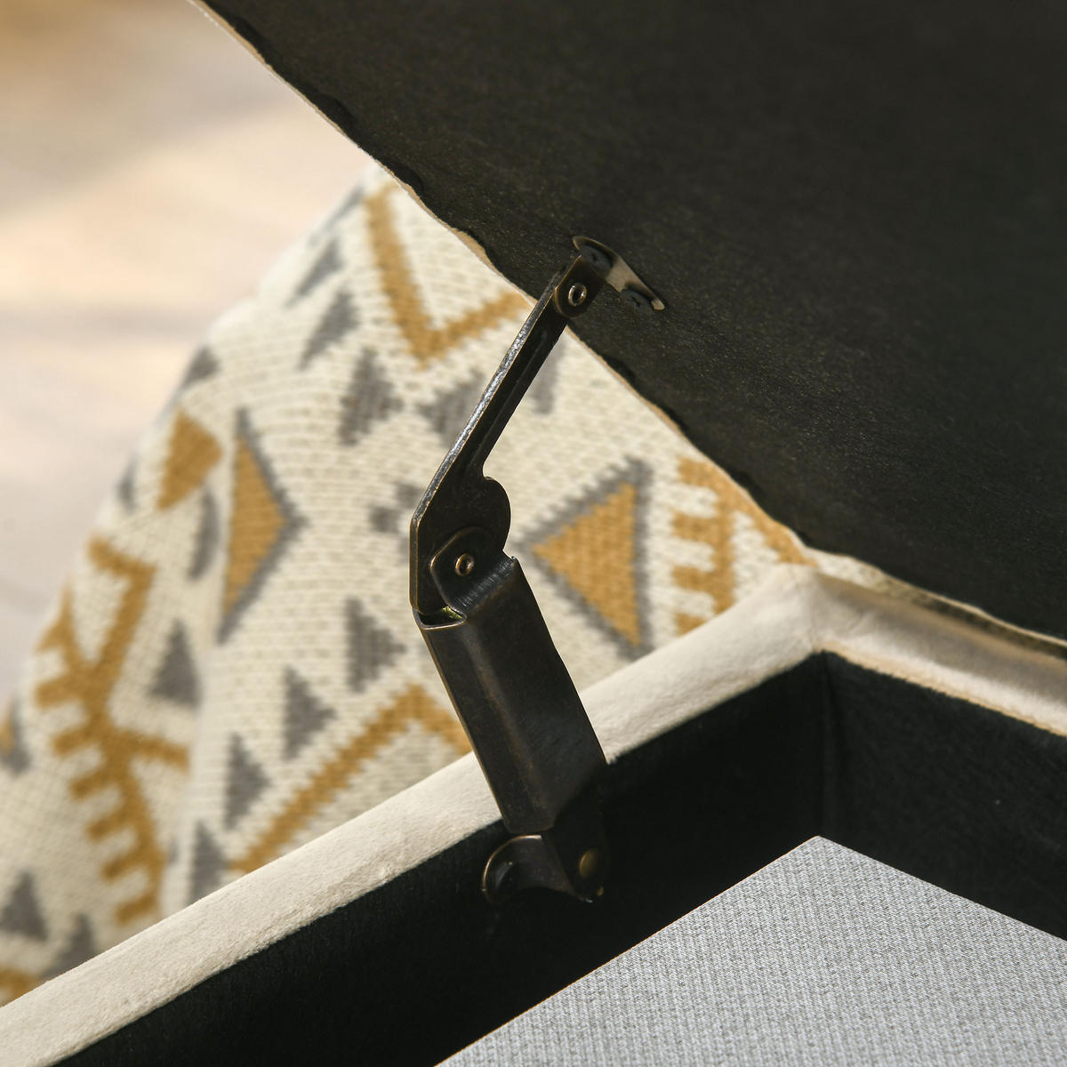 TRUHENBANKDE-07210 mit Knopfheftung und Flanelloptik Goldbeine - Beige, Metall (44/49/110cm) - ComfortXL