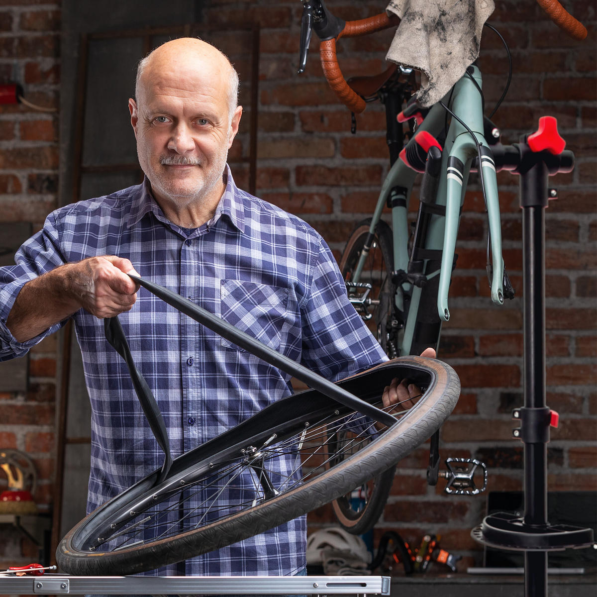 FAHRRAD-MONTAGESTÄNDER Schwarz Rot 30 kg - Schwarz, Metall (90/190/90cm) - Relaxdays