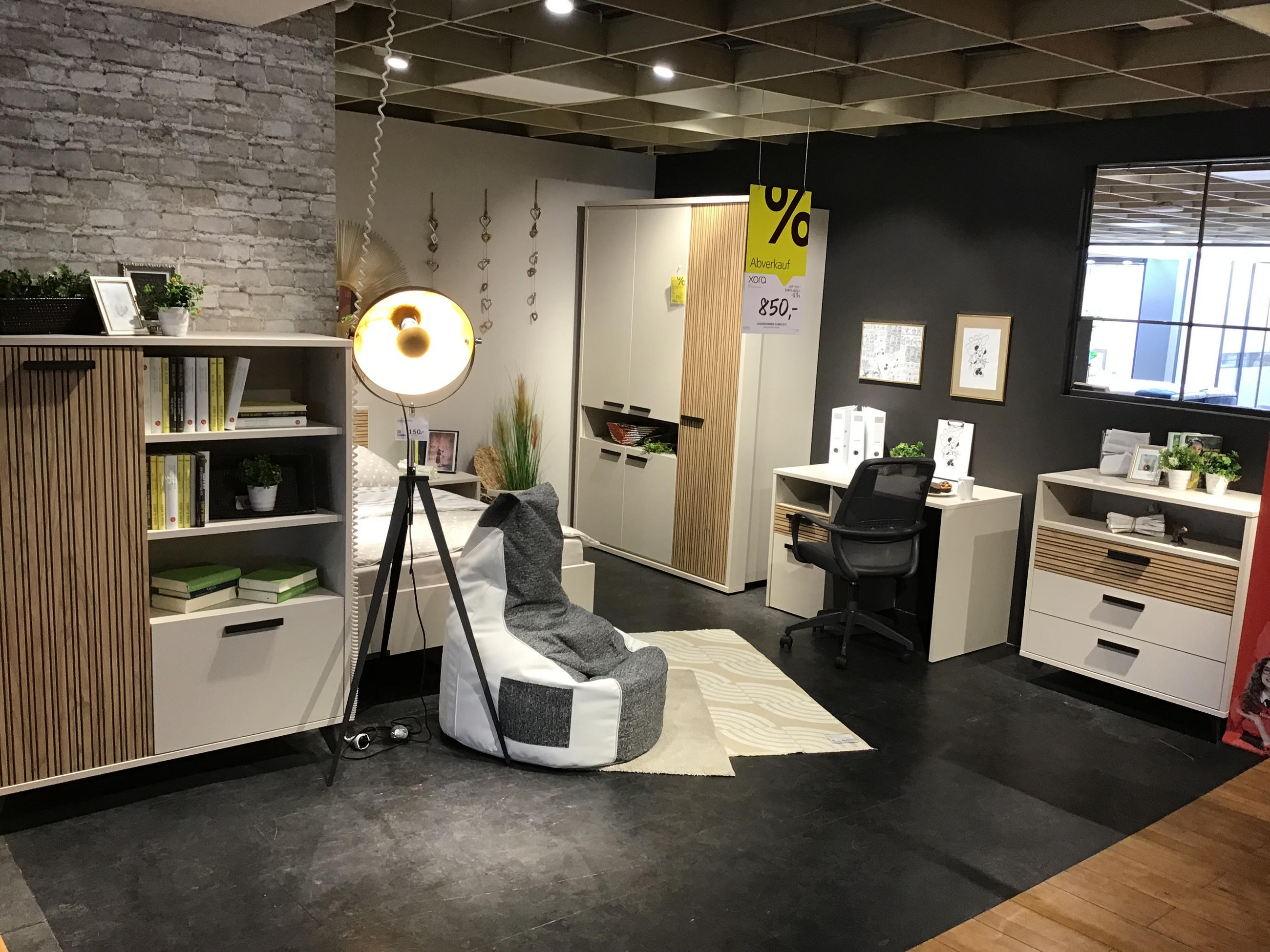 Jugendzimmer - Xora