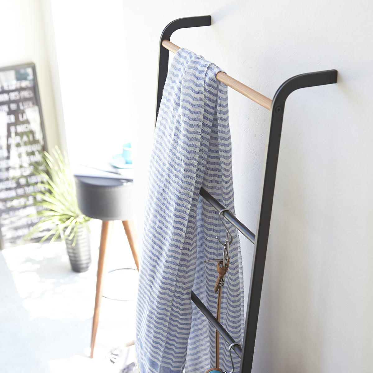 HANDTUCHLEITER mit 6 Sprossen - H160 cm - Schwarz, Metall (24/160/45cm) - Yamazaki