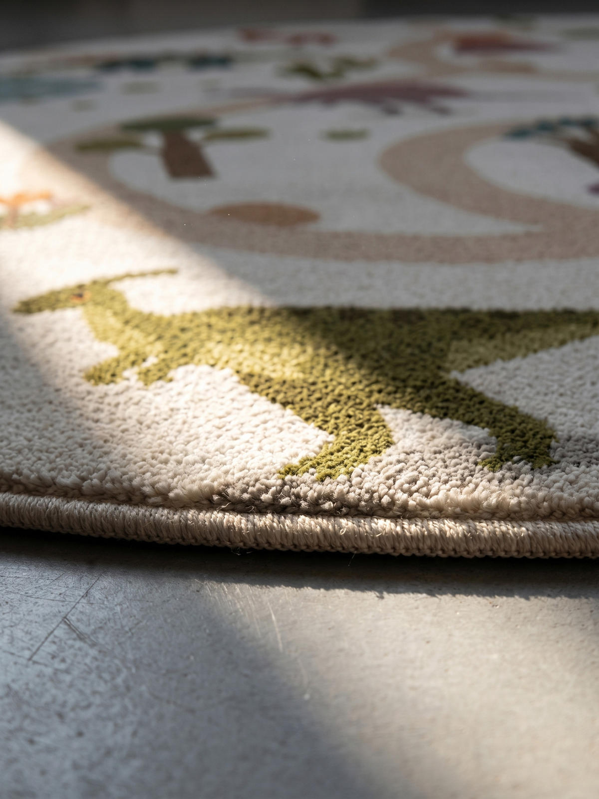 KINDERTEPPICH Kurzflor Dinosaurier-Landschaft Waschbar OEKO-TEX Spielteppich Jungen Mädchen Rund Creme 200x200 – TINO - Creme, Textil (200/200cm) - KADIMA DESIGN