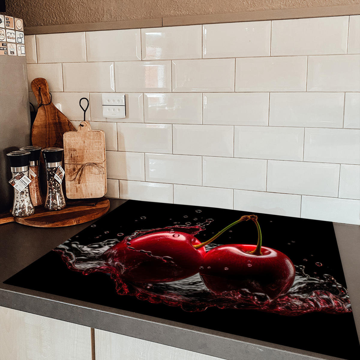 HERDABDECKPLATTE Kirsche - Rot - Frucht - Wasser - Schwarz 77x59 cm - Kirschrot, Kunststoff (77/59/0.2cm) - MuchoWow