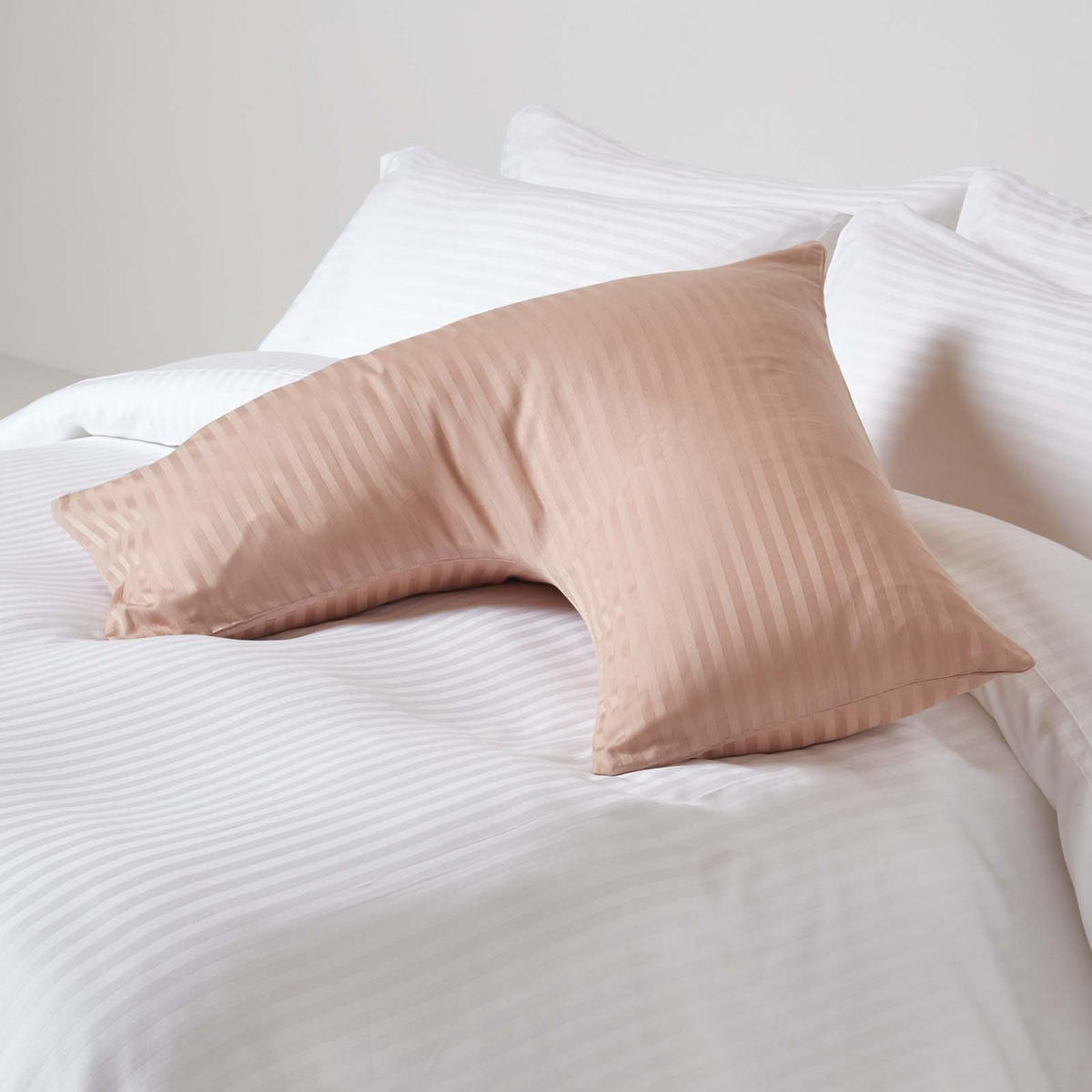 KISSENBEZUG für V-Form-Kissen, Damast-Streifen, Fadendichte 330 - Taupe, Textil (38/76cm) - Homescapes